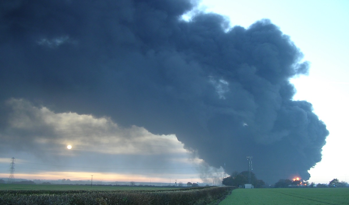 Explosion - Buncefield - Dépôt pétrolier - Crédit : Pat Joyce/Flickr-Cc
