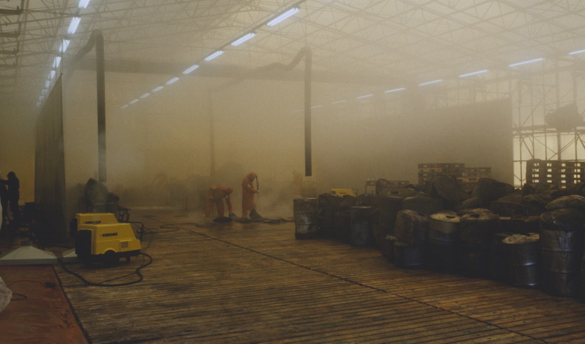 Nettoyage et décontamination des bâtiments après l'incendie de Sandoz en novembre 1986 - Crédit: Schweizerhalle_Comet Photo AGWikimedia commons