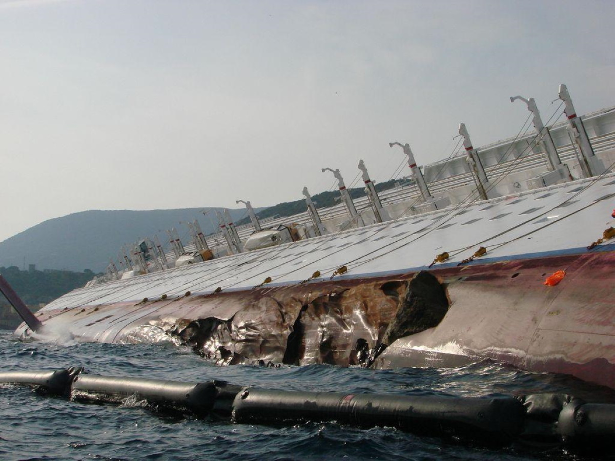 Flans bâbord déchiré du Costa concordia-Crédit : EU Civil Protection and Humanitarian Aid-Flickr-Cc