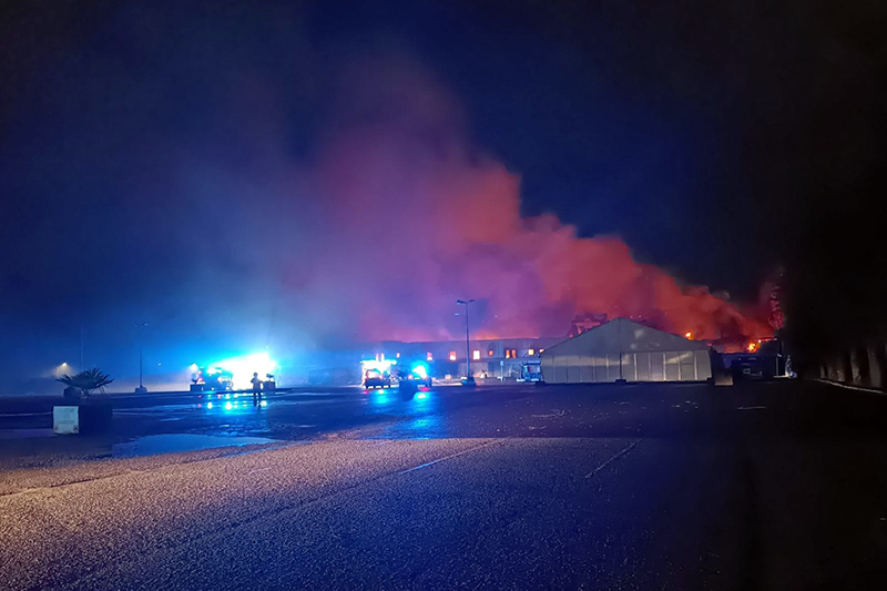 Incendie centre Leclerc à Honfleur 01 - Crédit: Sdis14