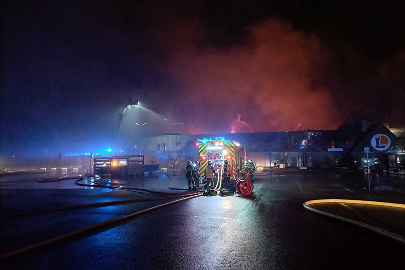 Incendie centre Leclerc à Honfleur 02 - Crédit: Sdis14