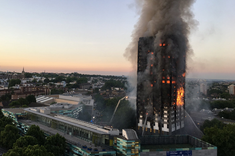 Tour Grenfell en feu - Crédit Natalie Oxford/Wikimedia Commons