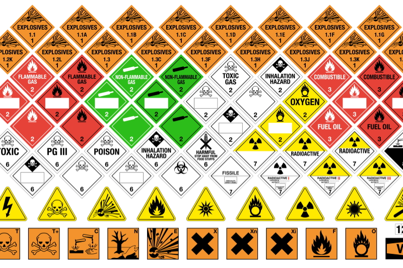 Visuel d'étiquettes de substances dangereuses.